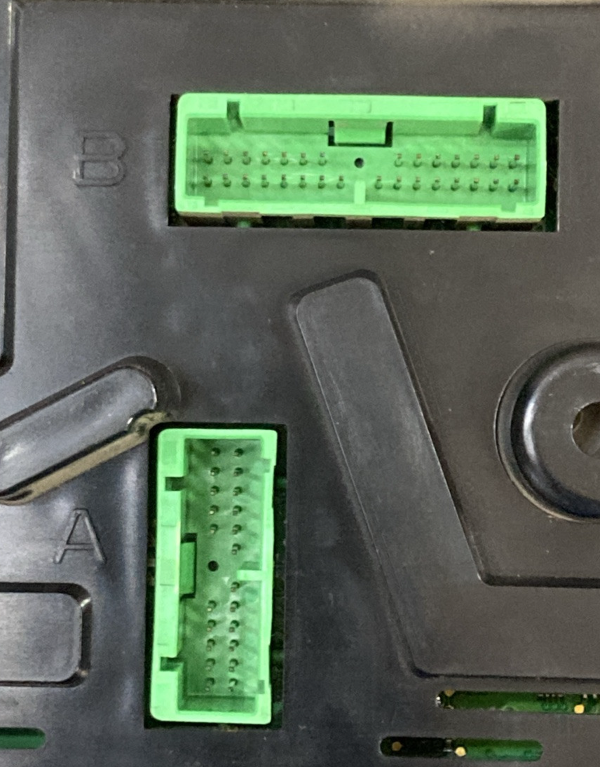 NEW GENUINE VOLVO 22805595 INSTRUMENT PANEL