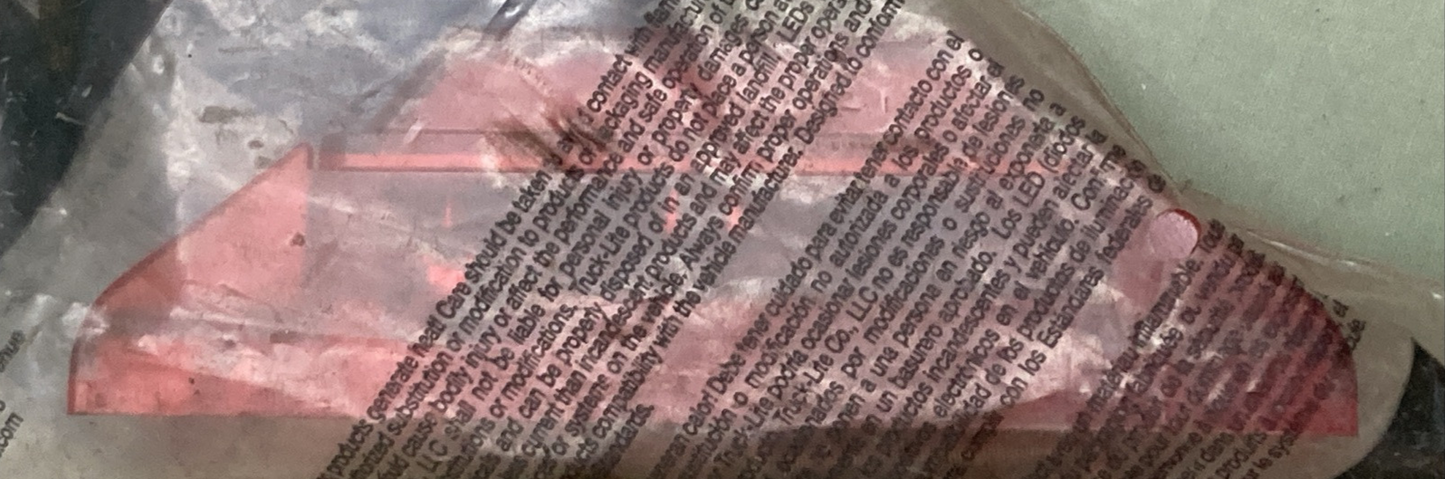 NEW GENUINE TRUCK-LITE 35200R3 MARKER RED 35 SERIES LED 2 SCREW 12V RETANGULAR