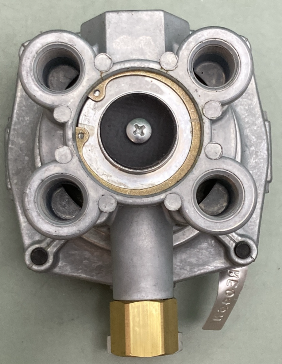 NEW GENUINE MERITOR RSL110338 4-Port 4.5 psi Emergency Relay Valve