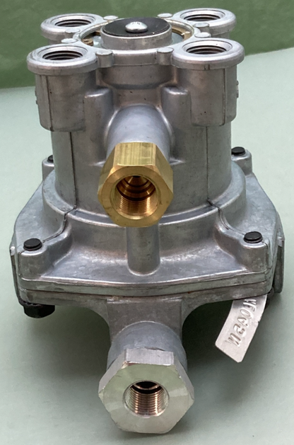 NEW GENUINE MERITOR RSL110338 4-Port 4.5 psi Emergency Relay Valve