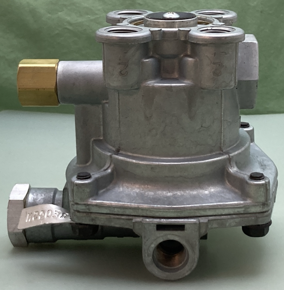 NEW GENUINE MERITOR RSL110338 4-Port 4.5 psi Emergency Relay Valve