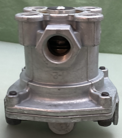NEW GENUINE MERITOR RSL110338 4-Port 4.5 psi Emergency Relay Valve