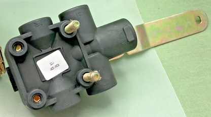 NEW GENUINE VOLVO 034137 HEIGHT CONTROL VALVE KIT