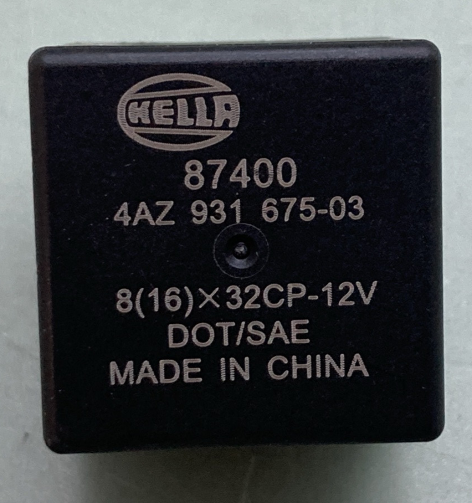NEW GENUINE VOLVO 8077524 FLASHER 3-PIN