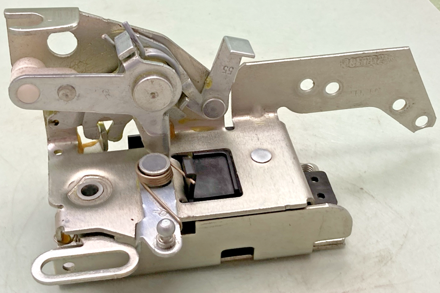 NEW GENUINE VOLVO 21505894 LATCH