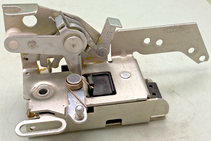 NEW GENUINE VOLVO 21505894 LATCH