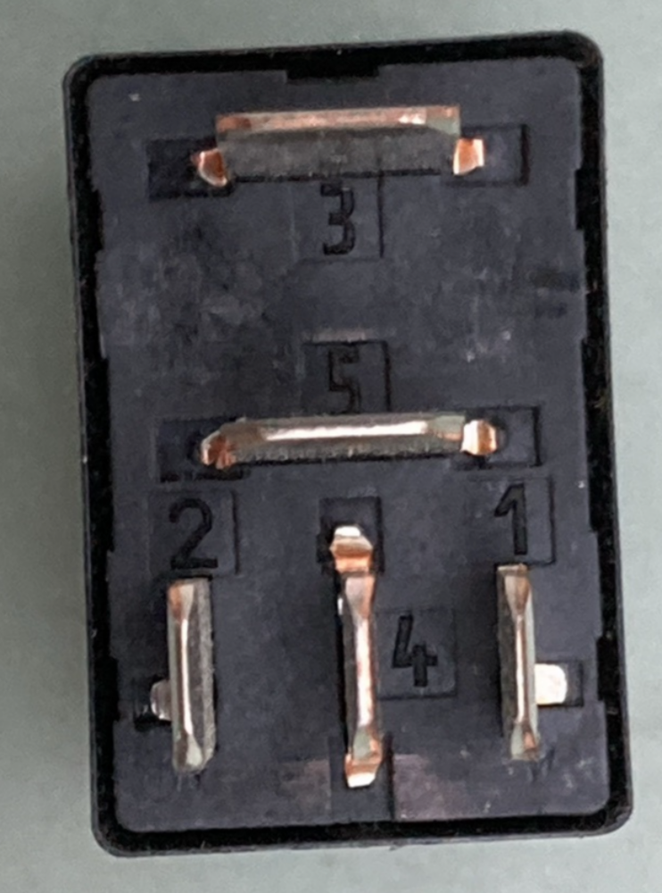 NEW GENUINE VOLVO 24157801 RELAY 12V