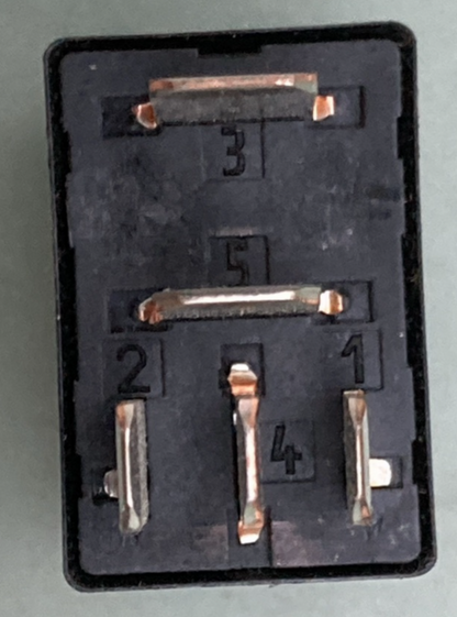 NEW GENUINE VOLVO 24157801 RELAY 12V