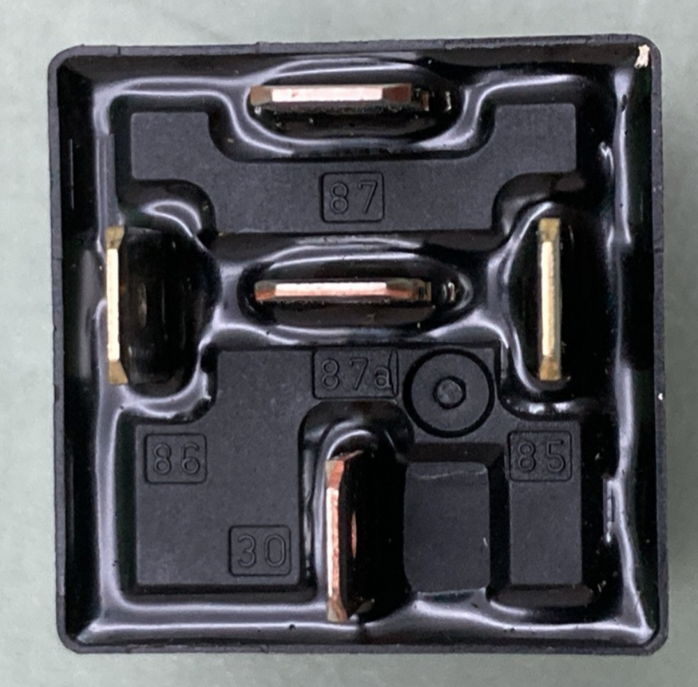NEW GENUINE VOLVO 25171097 RELAY 12V