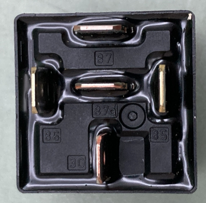 NEW GENUINE VOLVO 25171097 RELAY 12V