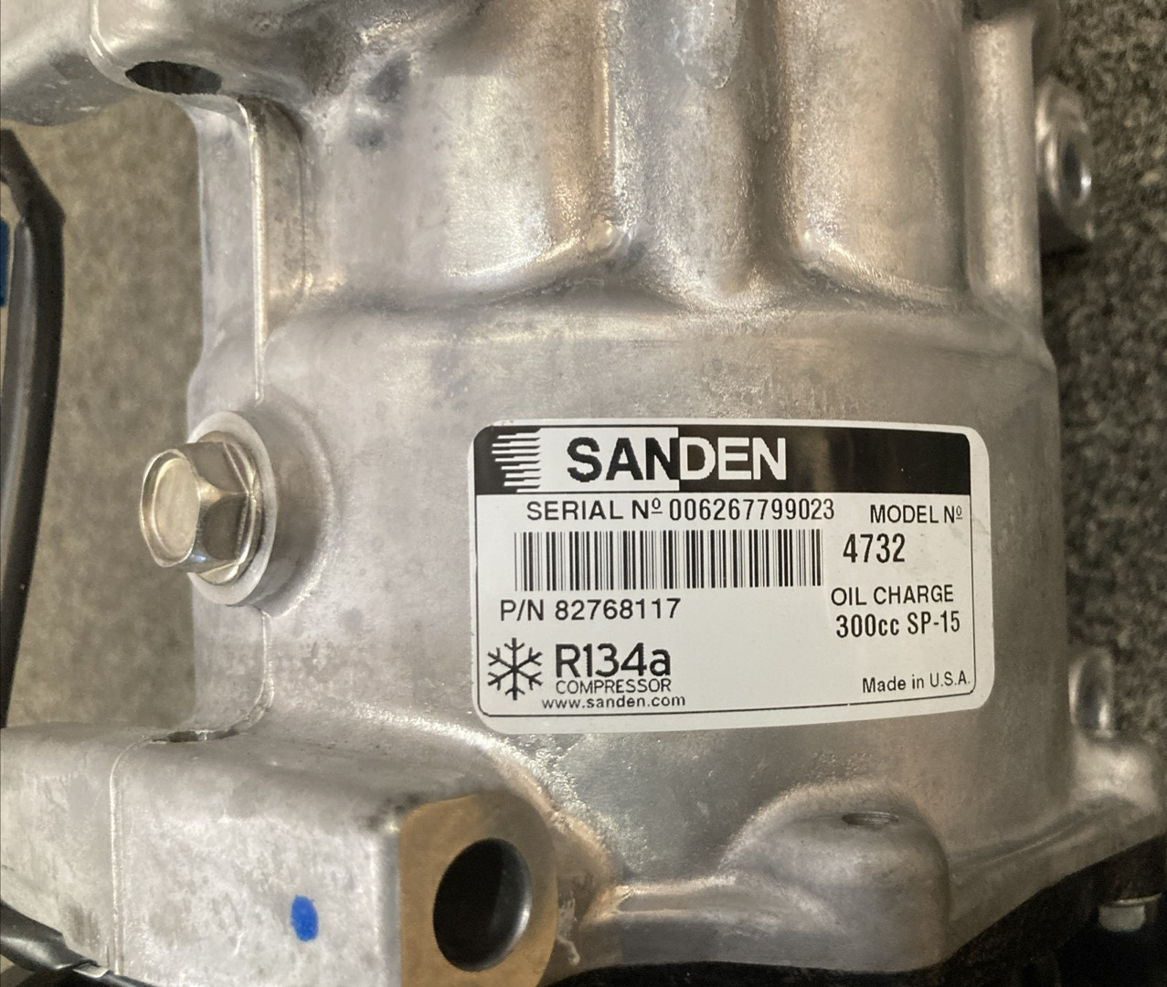 NEW GENUINE VOLVO 82768117 A/C COMPRESSOR