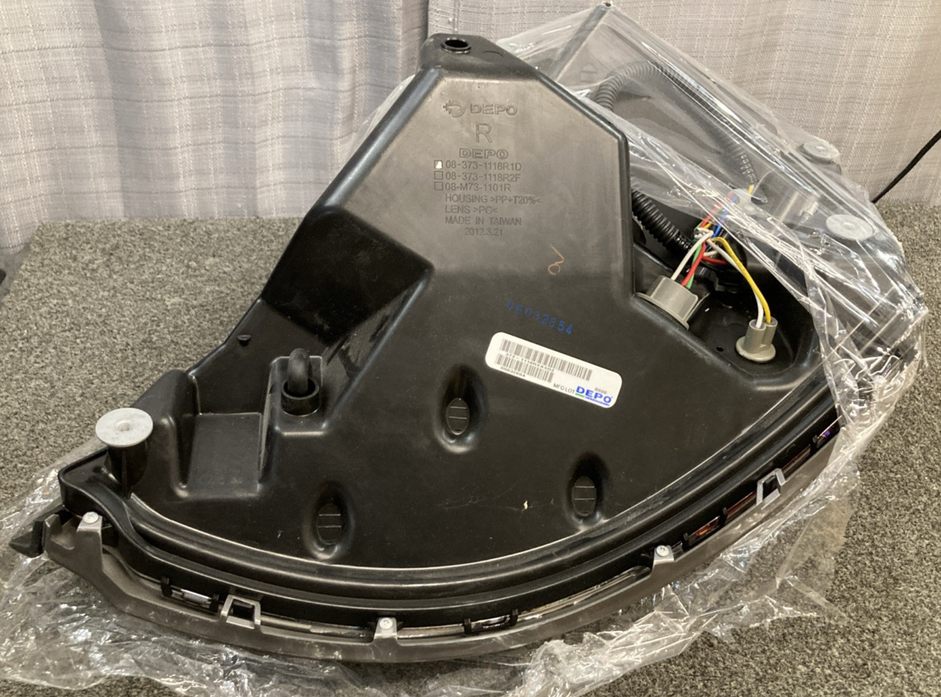 NEW GENUINE DEPO 373-1118RXASD2 Headlight Assembly Passenger Dark Lens