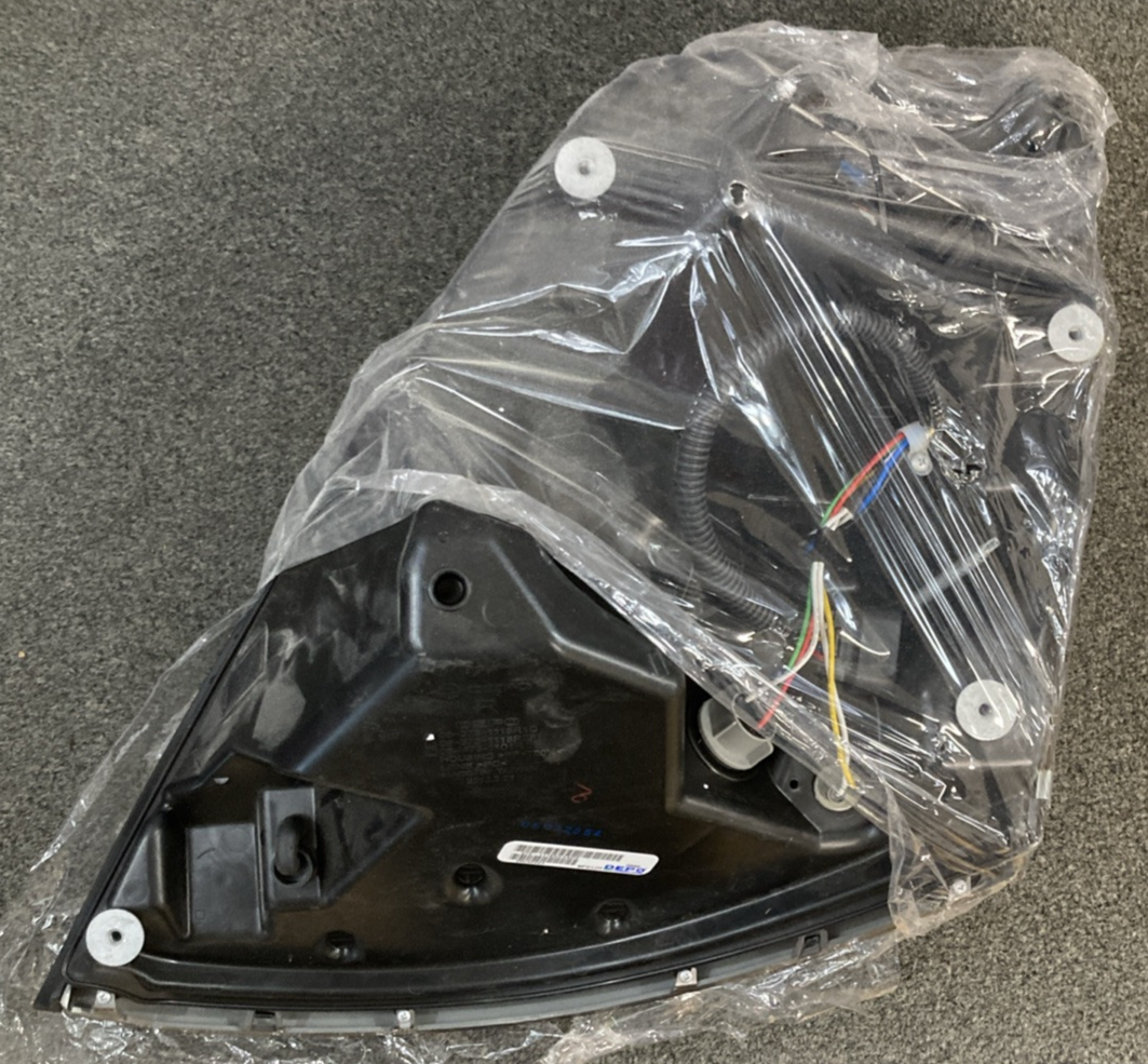 NEW GENUINE DEPO 373-1118RXASD2 Headlight Assembly Passenger Dark Lens