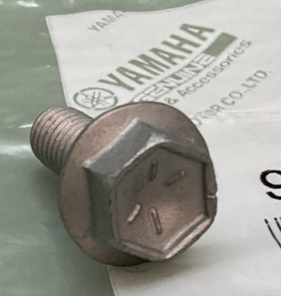 QTY 2 NEW GENUINE YAMAHA 90105-06109 Bolt, Flange