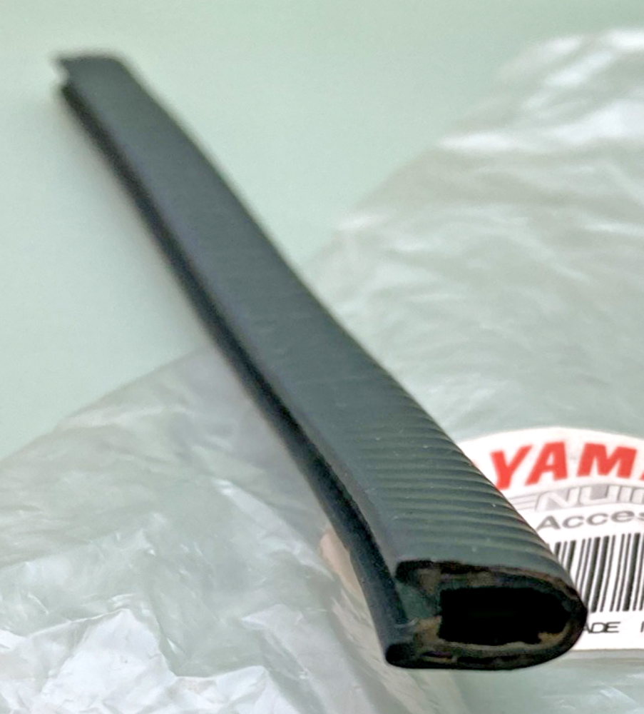 NEW GENUINE YAMAHA 1FK-2171L-00 Mole, Side Cover 1