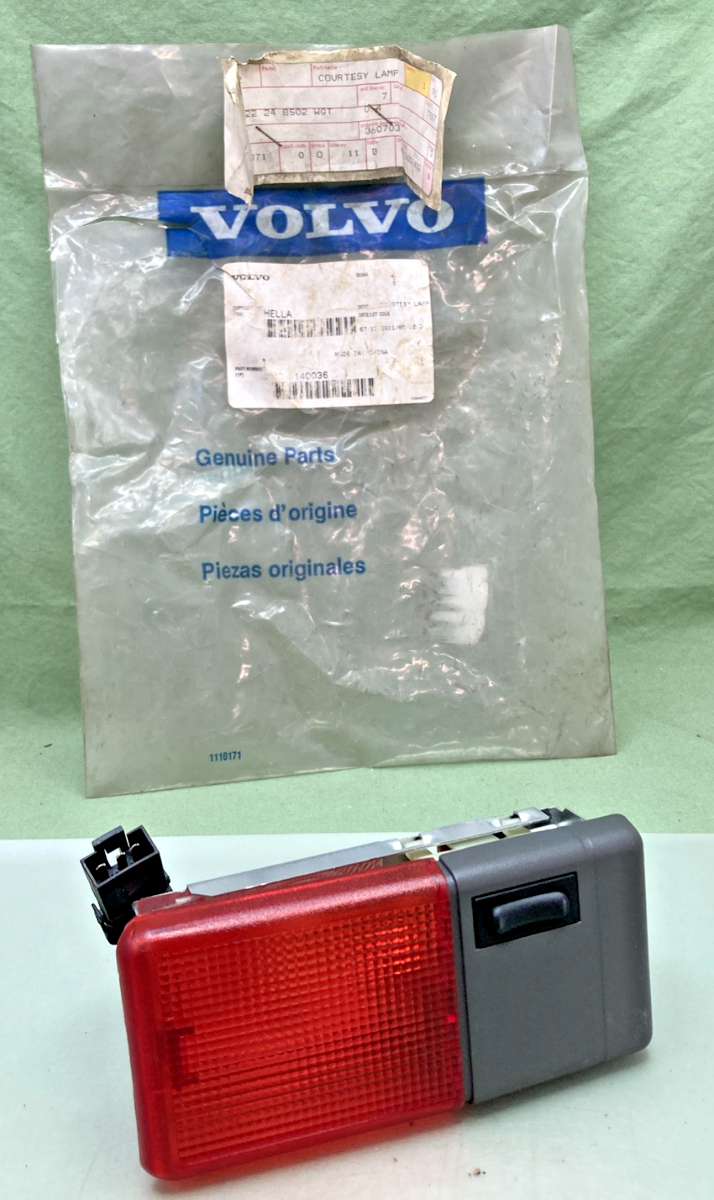 NEW GENUINE VOLVO 8140036 COURTESY LAMP