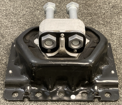 NEW REPLACES VOLVO 20499469 ENGINE MOUNT BRACKET W/ BOLTS