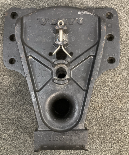NEW GENUINE VOLVO 3186973 BRACKET SUSPENSION REAR LEAF SPRING
