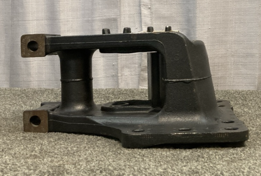 NEW GENUINE VOLVO 3186973 BRACKET SUSPENSION REAR LEAF SPRING