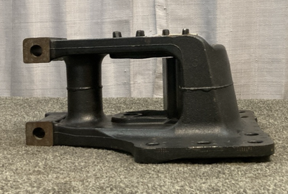 NEW GENUINE VOLVO 3186973 BRACKET SUSPENSION REAR LEAF SPRING