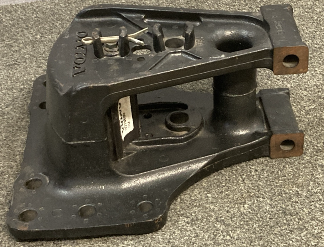 NEW GENUINE VOLVO 3186973 BRACKET SUSPENSION REAR LEAF SPRING