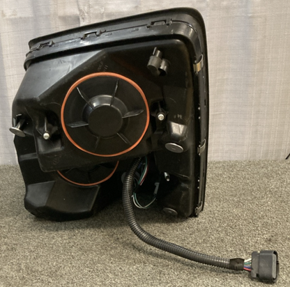 NEW GENUINE VOLVO 82329127 HEADLIGHT ASSEMBLY RIGHT