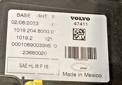 NEW GENUINE VOLVO 23680020 HEADLIGHT