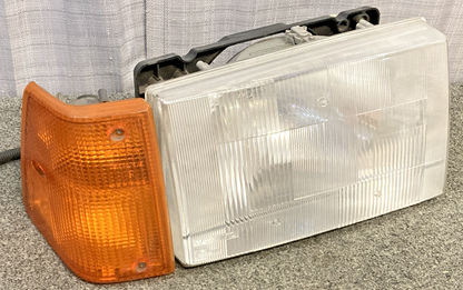 NEW GENUINE VOLVO 836013205 HEADLAMP ASSEMBLY