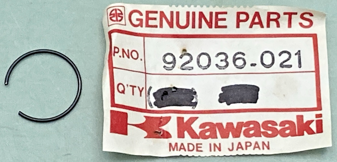 QTY 2 NEW GENUINE KAWASAKI 92036-021 Ring - Snap, Piston Pin