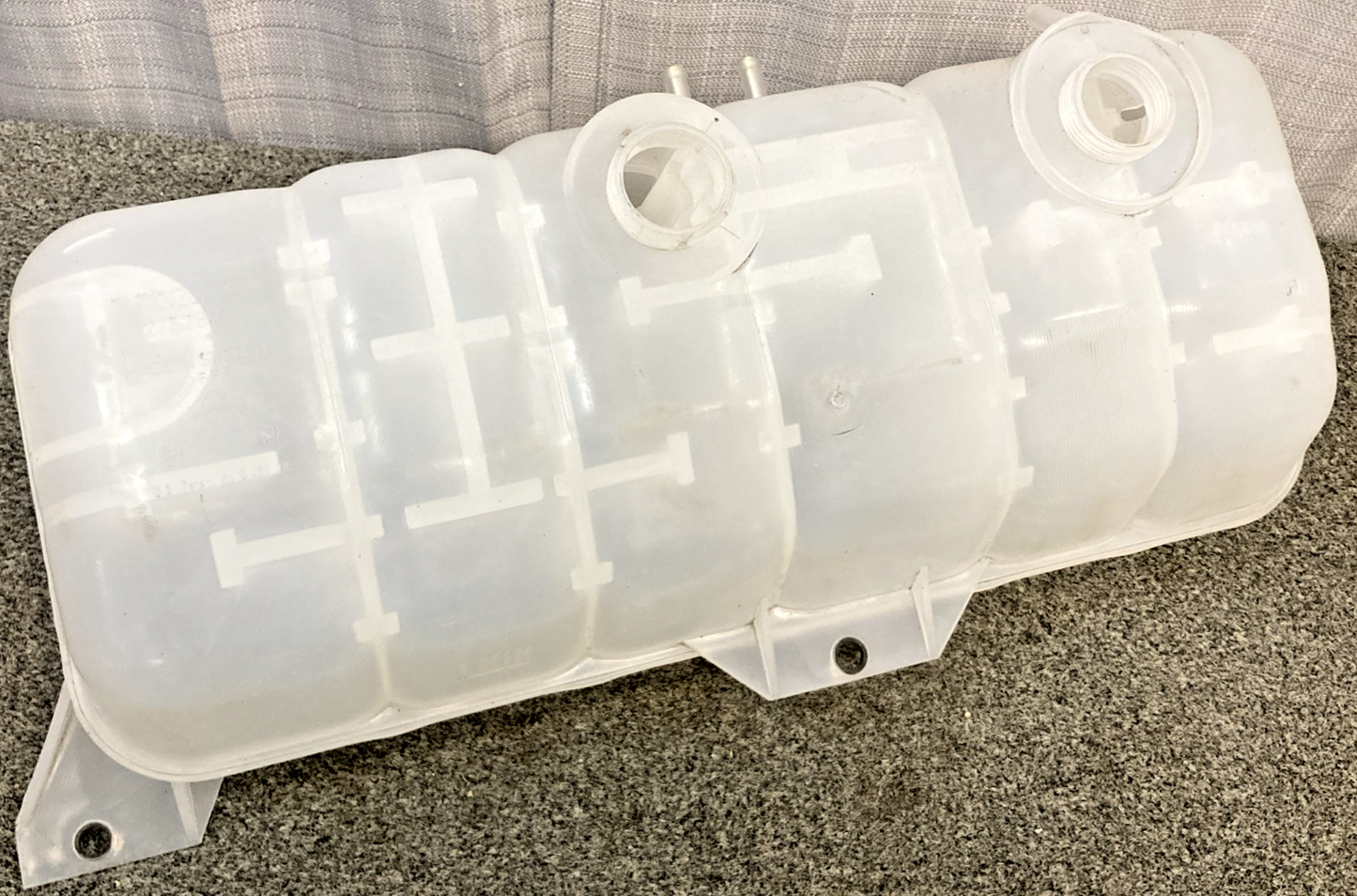 NEW GENUINE VOLVO 23275232 EXPANSION TANK