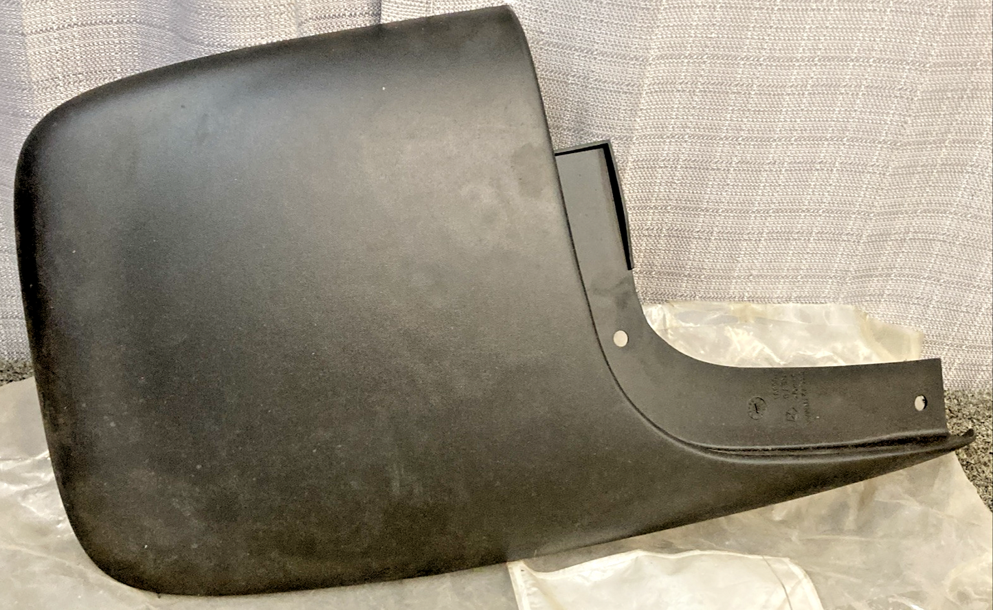 NEW GENUINE MOPAR 5KG72XXXAA SPLASH GUARD, RIGHT