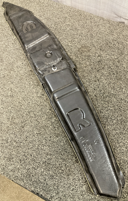 NEW GENUINE MOPAR 68360886 COWL SIDE TO FENDER SLIENCER, RIGHT