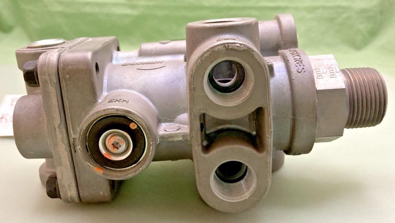 NEW GENUINE BENDIX K033221 VALVE SR-5, SPRING BRAKE VALE