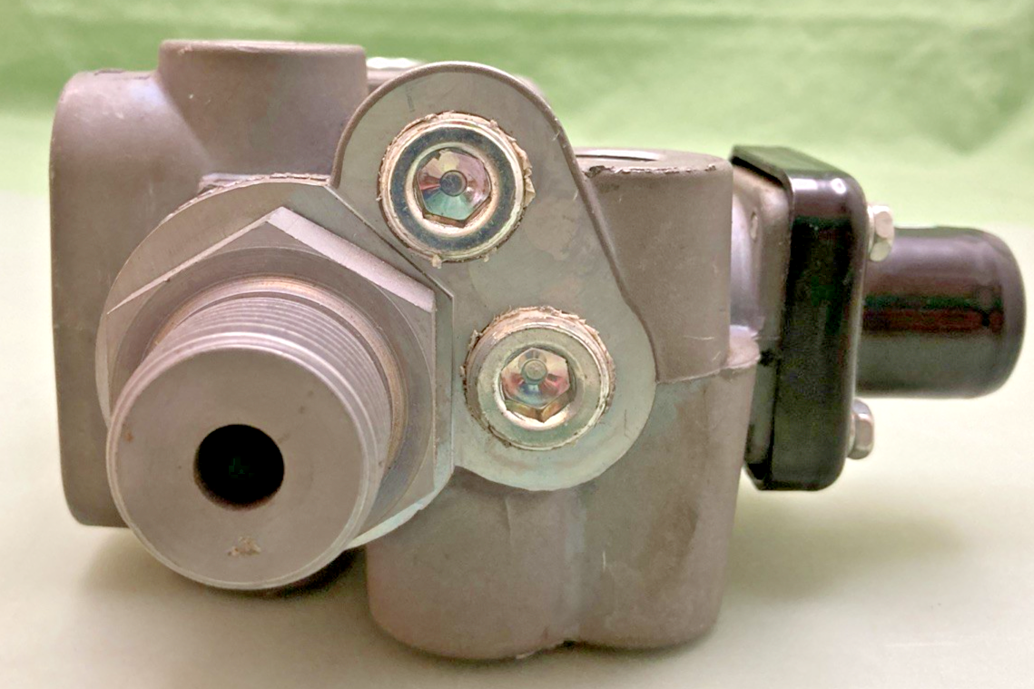 NEW GENUINE BENDIX K033221 VALVE SR-5, SPRING BRAKE VALE