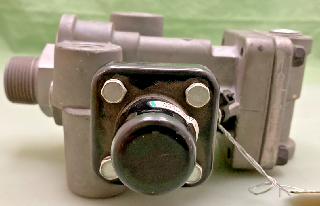 NEW GENUINE BENDIX K033221 VALVE SR-5, SPRING BRAKE VALE