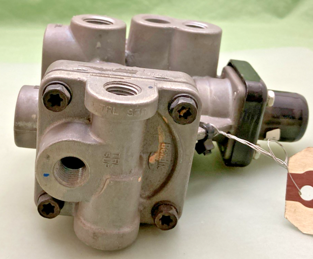 NEW GENUINE BENDIX K033221 VALVE SR-5, SPRING BRAKE VALE
