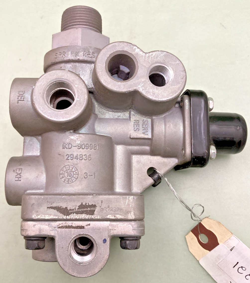 NEW GENUINE BENDIX K033221 VALVE SR-5, SPRING BRAKE VALE
