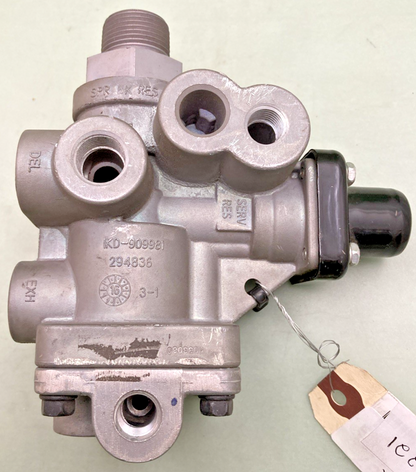 NEW GENUINE BENDIX K033221 VALVE SR-5, SPRING BRAKE VALE
