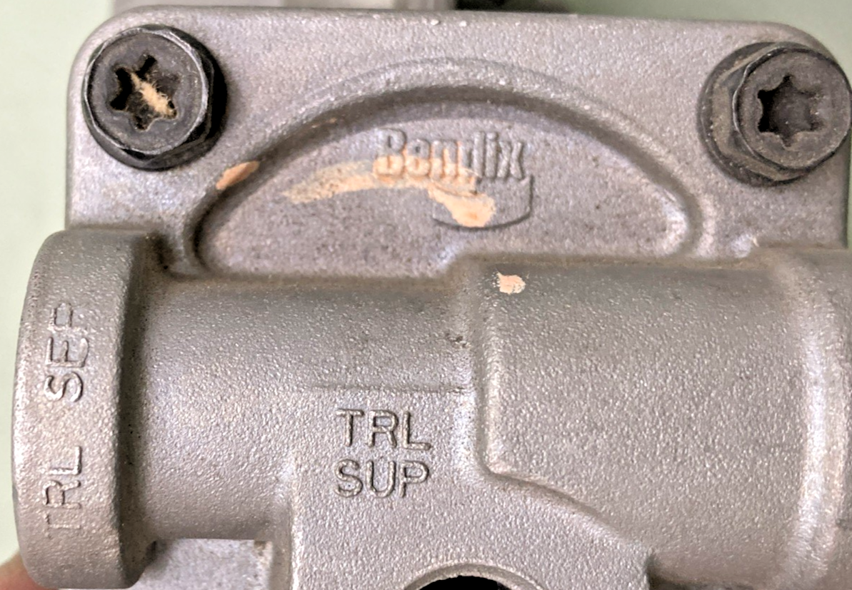 NEW GENUINE BENDIX K033221 VALVE SR-5, SPRING BRAKE VALE