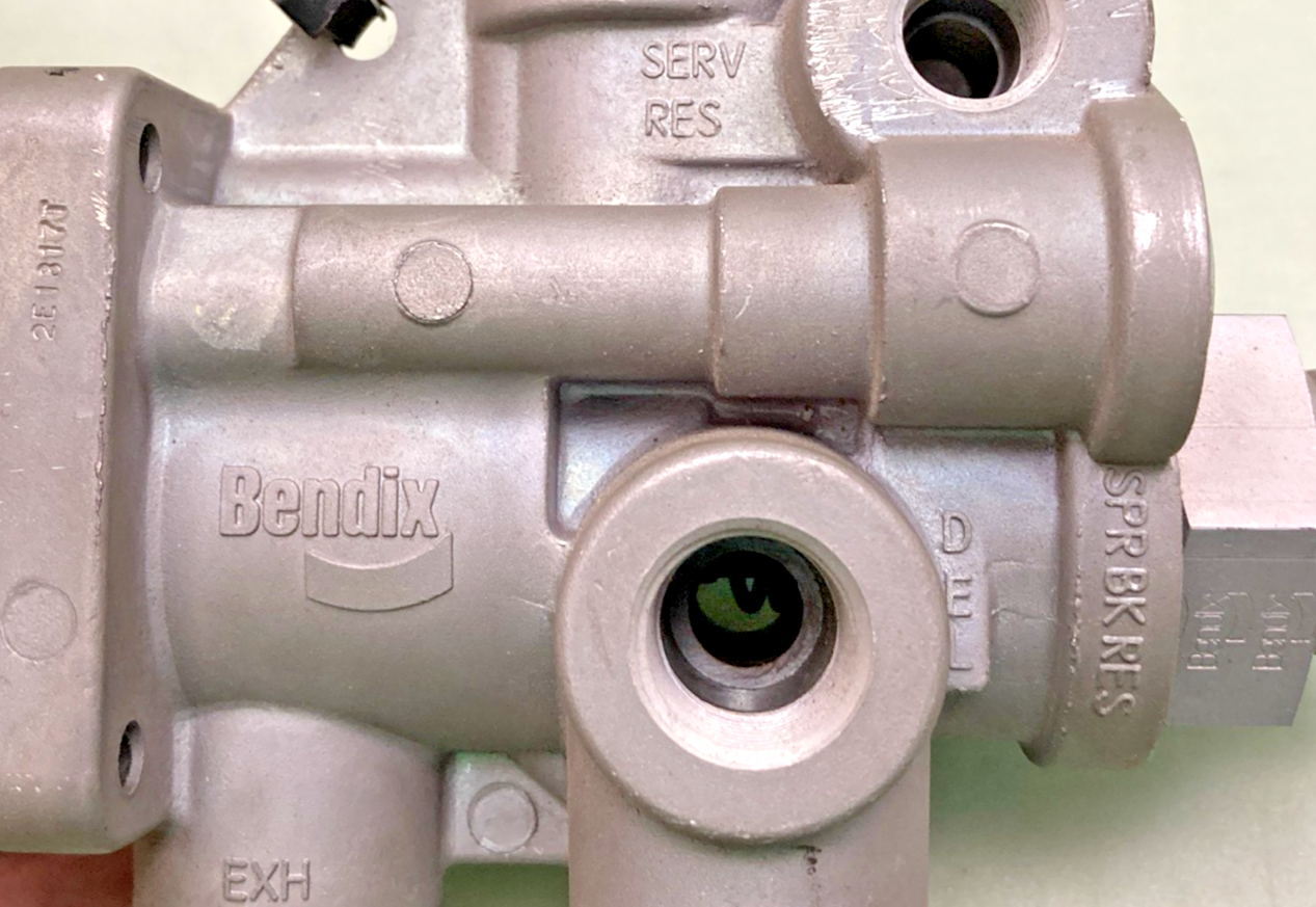 NEW GENUINE BENDIX K033221 VALVE SR-5, SPRING BRAKE VALE