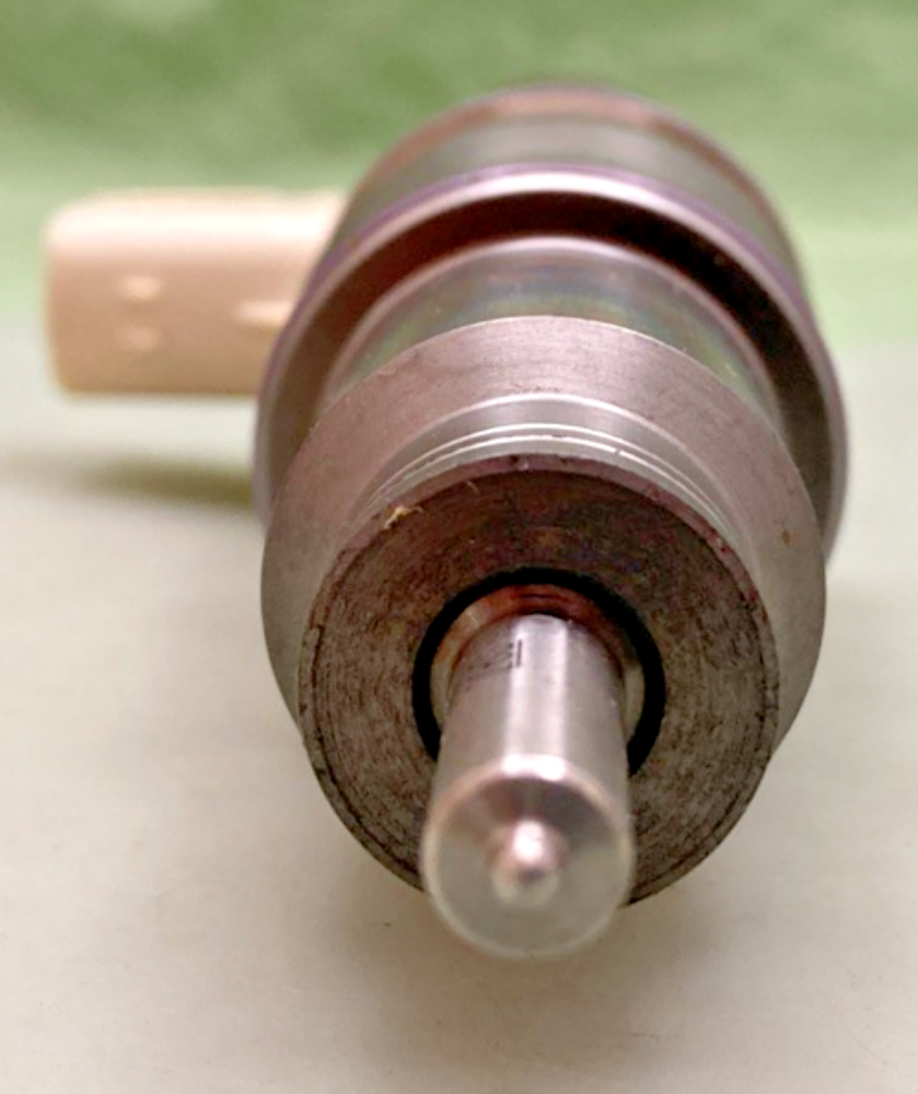 NEW GENUINE VOLVO 85003109 FUEL INJECTOR - REMANUFACTURED