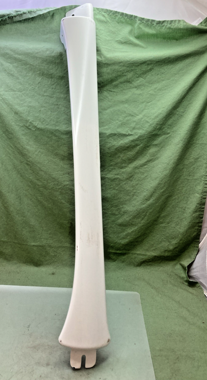 NEW GENUINE PACCAR R22-1552 COVER-A PILLAR