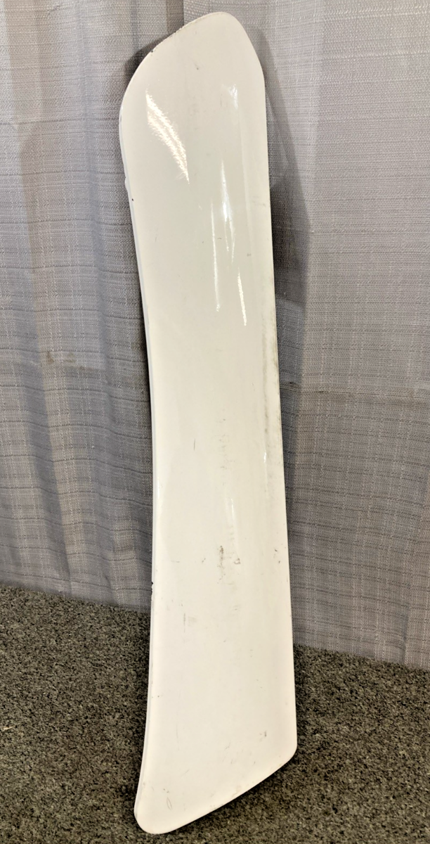 NEW GENUINE PACCAR  R33-1336 LEFT FAIRING A PILLAR VANE