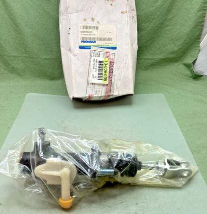 NEW GENUINE PROMATCH A000006220 MASTER CYLINDER