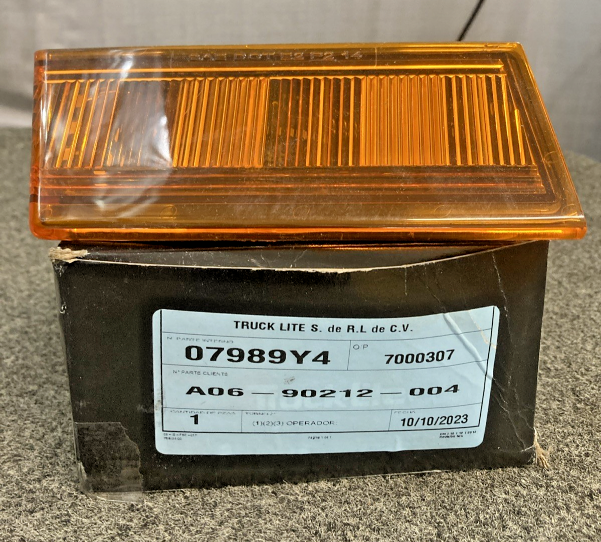 NEW GENUINE TRUCK LITE  A06-90212-004 -Turn Signal Light- LED, Left Side, Amber
