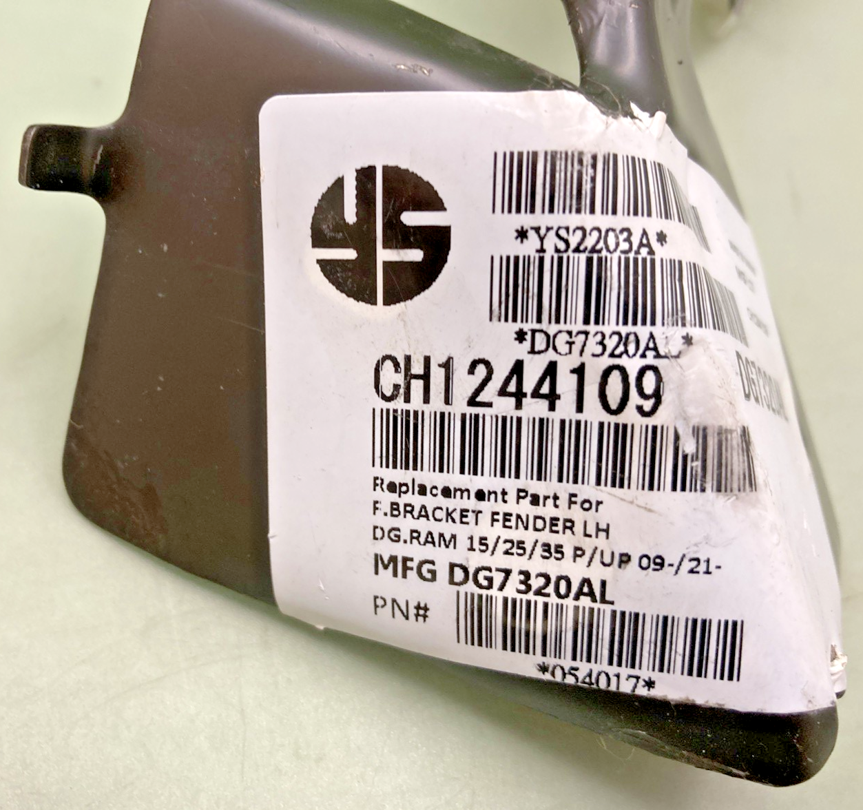 NEW GENUINE KEYSTONE CH1244109 LT FRONT FENDER BRACE, 2011-2018 RAM 3500