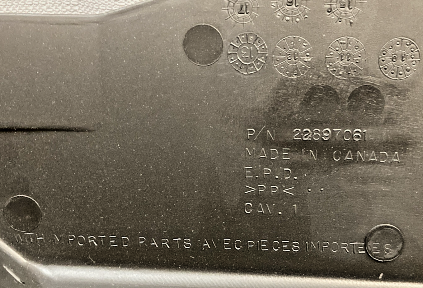 NEW REPLACES GM 22897061 RIGHT FRONT FENDER INNER WHEEL HOUSE SHIELD
