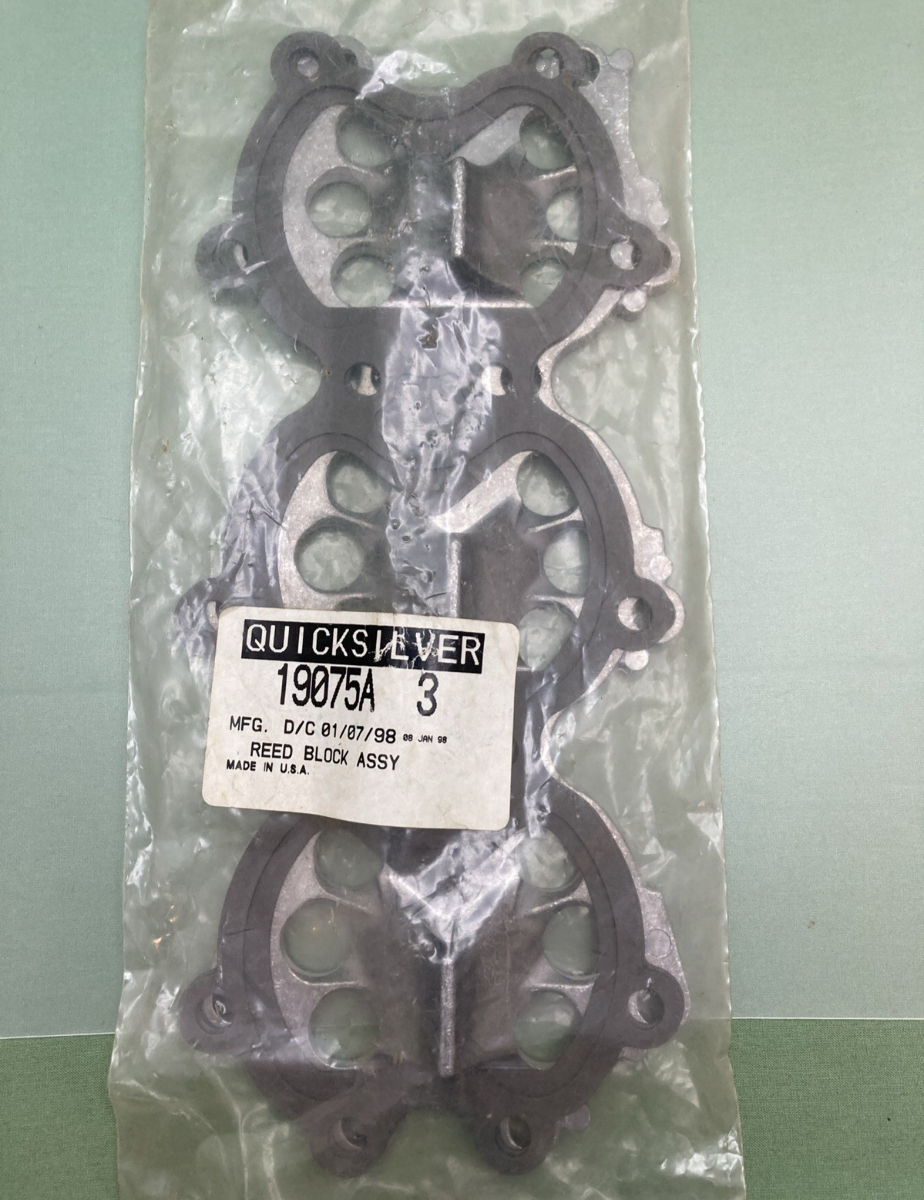 NEW GENUINE MERCURY QUICKSILVER 19075A3 Reed Block w/ Gaskets