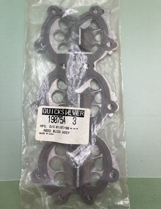 NEW GENUINE MERCURY QUICKSILVER 19075A3 Reed Block w/ Gaskets
