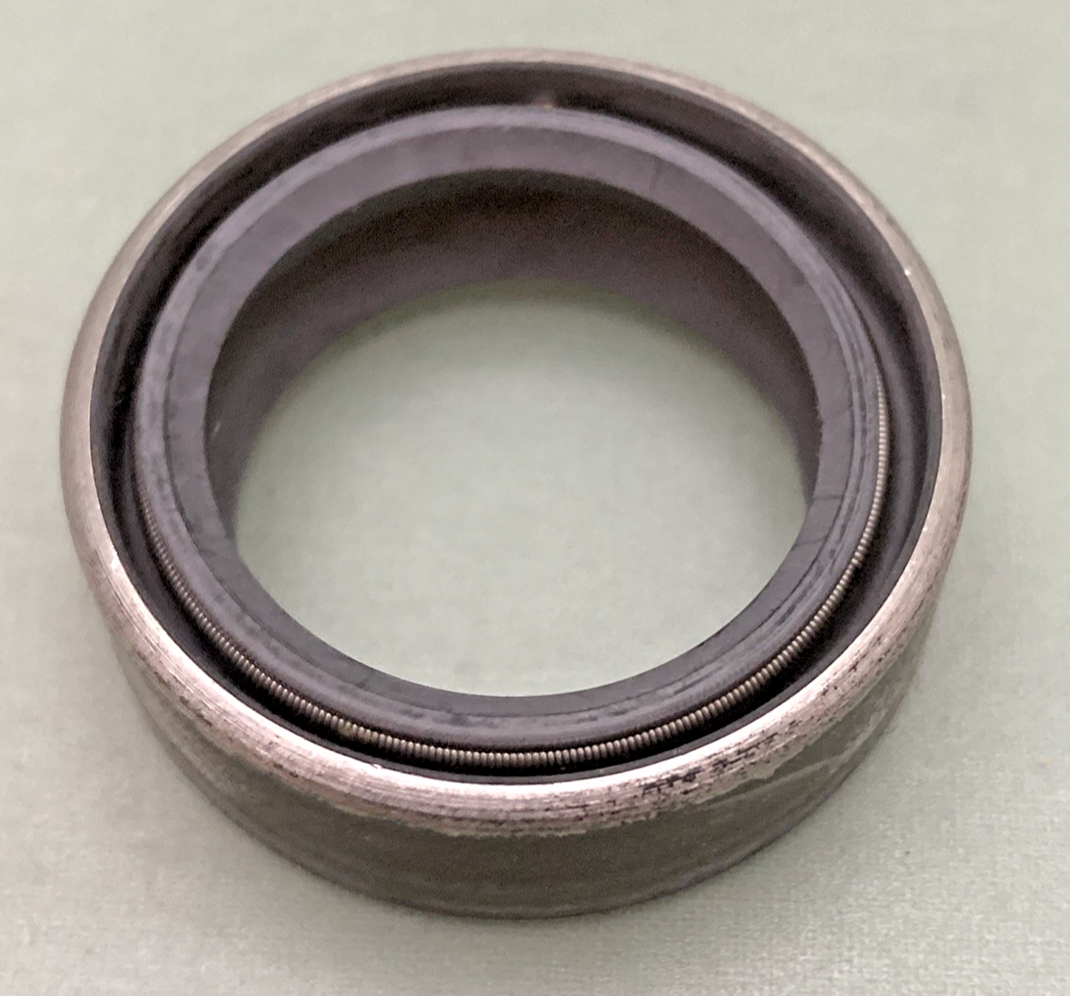 NEW GENUINE OMC 911019 SEAL